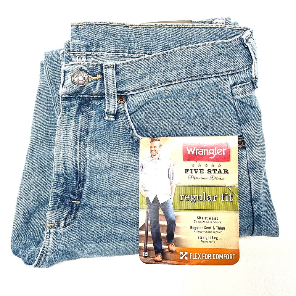 NWT Mens' Wrangler Regular Fit Straight Leg Jeans